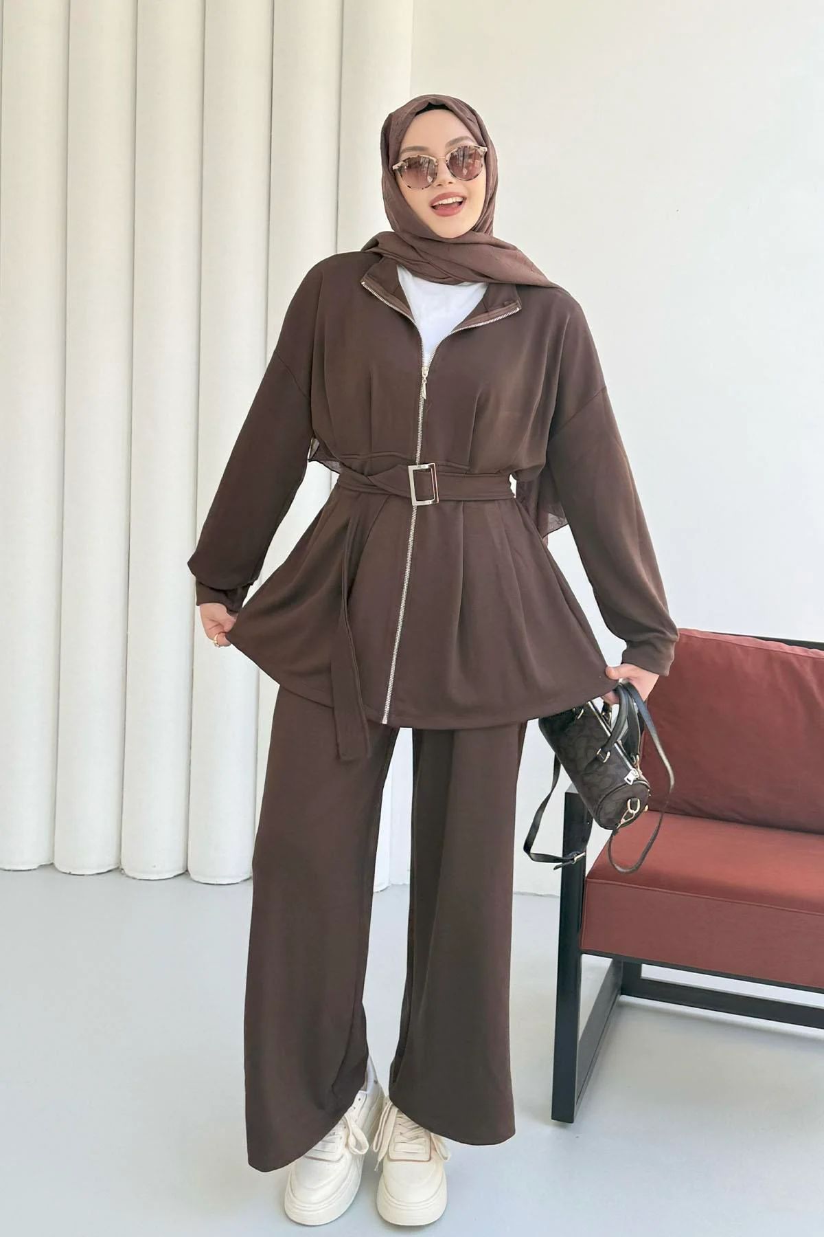 Model with sunglasses